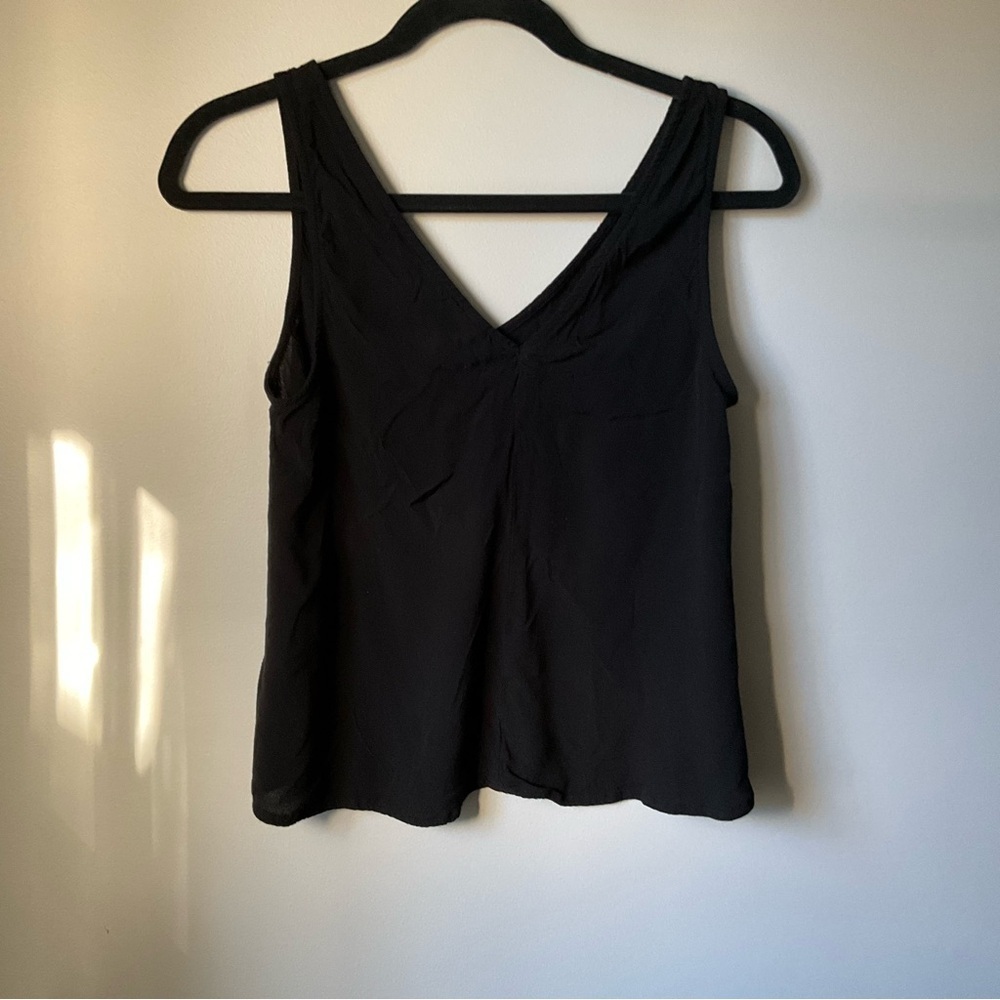 BD Black Sleeveless V-Neck Tank Top – Size Small